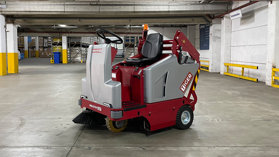 Reinigungstechnik 7 Industrie-Kehrsaugmaschine